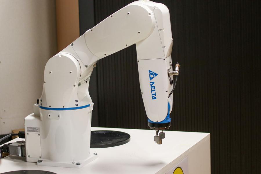 Precision robotic arm on a test bench
